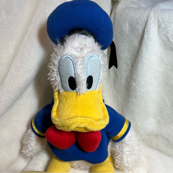 Donald duck plush Disney store 14” - Picture 4 of 10